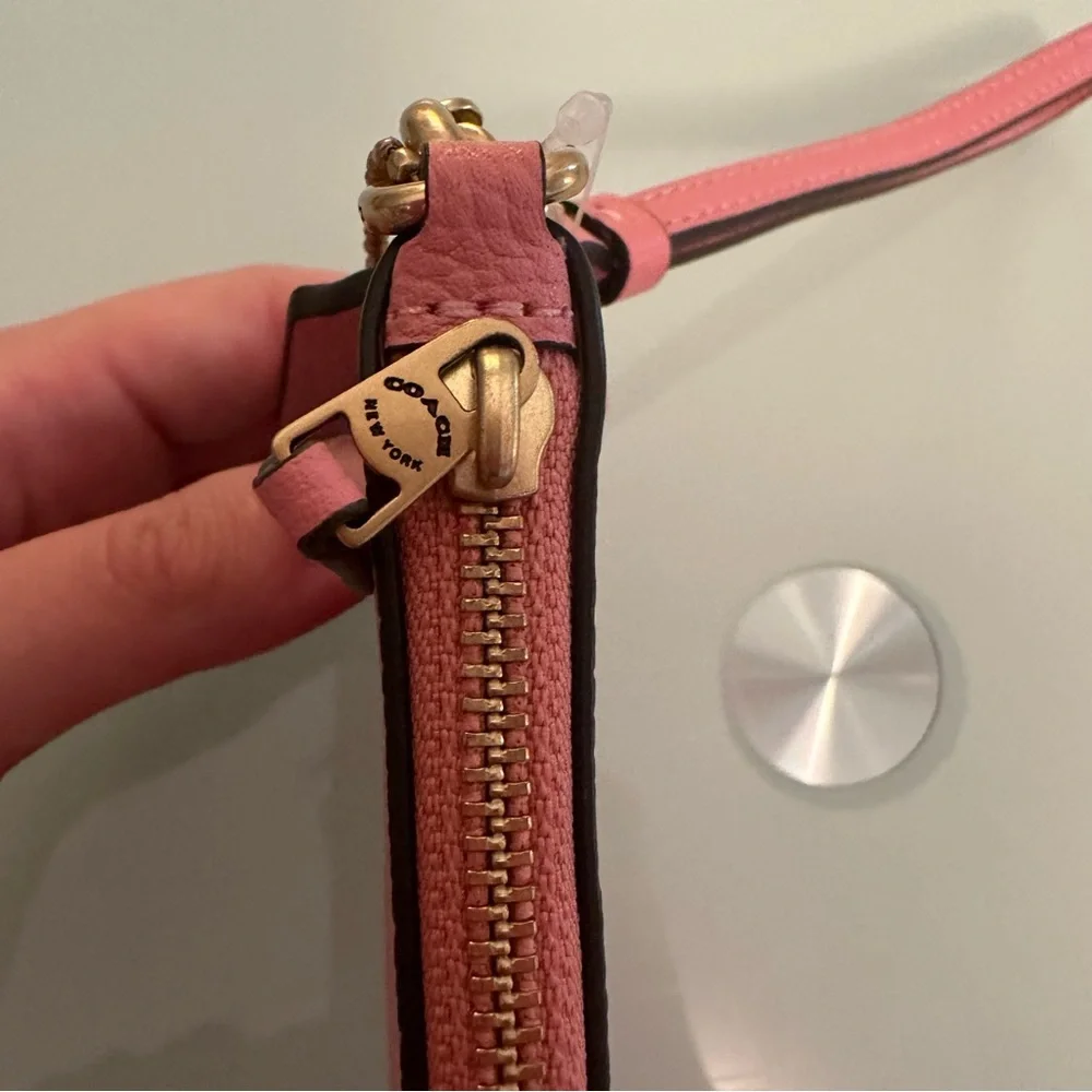 NWOT Coach Light Pink Leather Small Wristlet Pouch - Picture 6 of 8